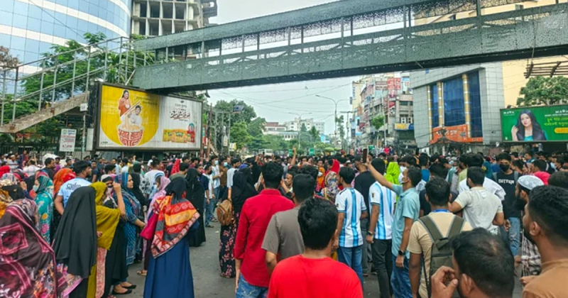 মিরপুরে পোশাক শ্রমিকদের সড়ক অবরোধ, তীব্র যানজট