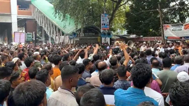 রাস্তায় অটোরিকশা নেই, প্রেসক্লাবের সামনে চালকদের সমাবেশ