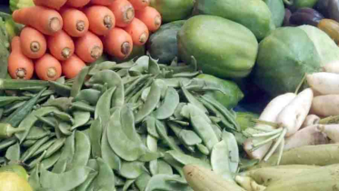 রাজধানীর বাজারে শিম চড়া, স্বস্তি পেঁপেতে