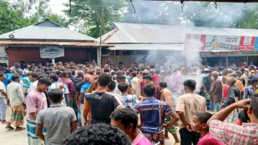 সারের দাবিতে উলিপুরে কৃষকদের সড়ক অবরোধ