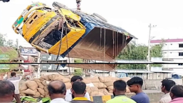 বগুড়ায় ট্রাক-মাইক্রোবাসের মুখোমুখি সংঘর্ষে নিহত ২