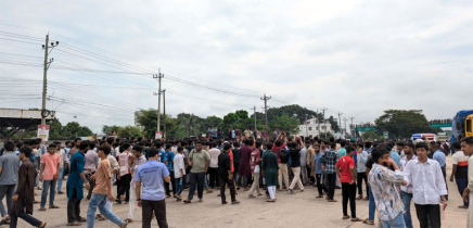 ৪ দফা দাবিতে কুবি শিক্ষার্থীদের মহাসড়ক অবরোধ স্থগিত