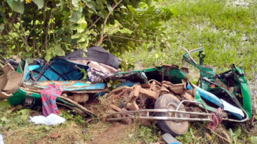 কালিয়াকৈরে কাভার্ড ভ্যান-সিএনজি সংঘর্ষে নিহত ৩