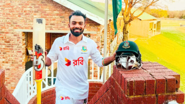 প্রথম বাংলাদেশি হিসেবে বিদেশের মাটিতে ট্রিপল সেঞ্চুরি হৃদয়ের